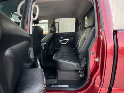 Used 2018 Nissan Titan SL w/ Chrome Package image 16