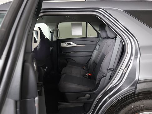 Used 2025 Ford Explorer Active image 31