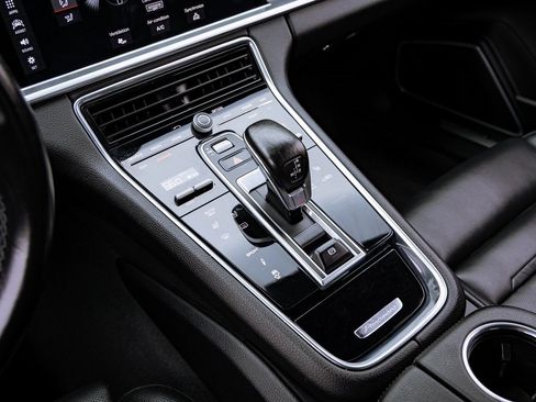 Used 2018 Porsche Panamera 4 image 11