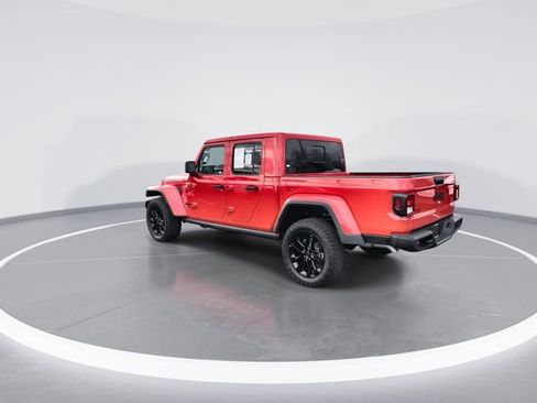 Used 2025 Jeep Gladiator Sport image 6