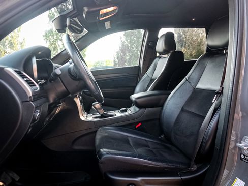 Used 2022 Jeep Grand Cherokee Laredo X AWD/4WD image 17