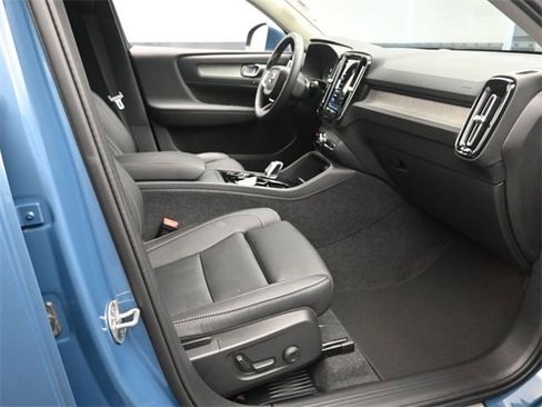 Certified 2024 Volvo XC40 B5 Plus w/ Protection Package Premier image 29