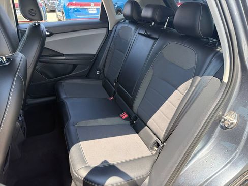 Certified 2022 Volkswagen Taos SE AWD/4WD image 21