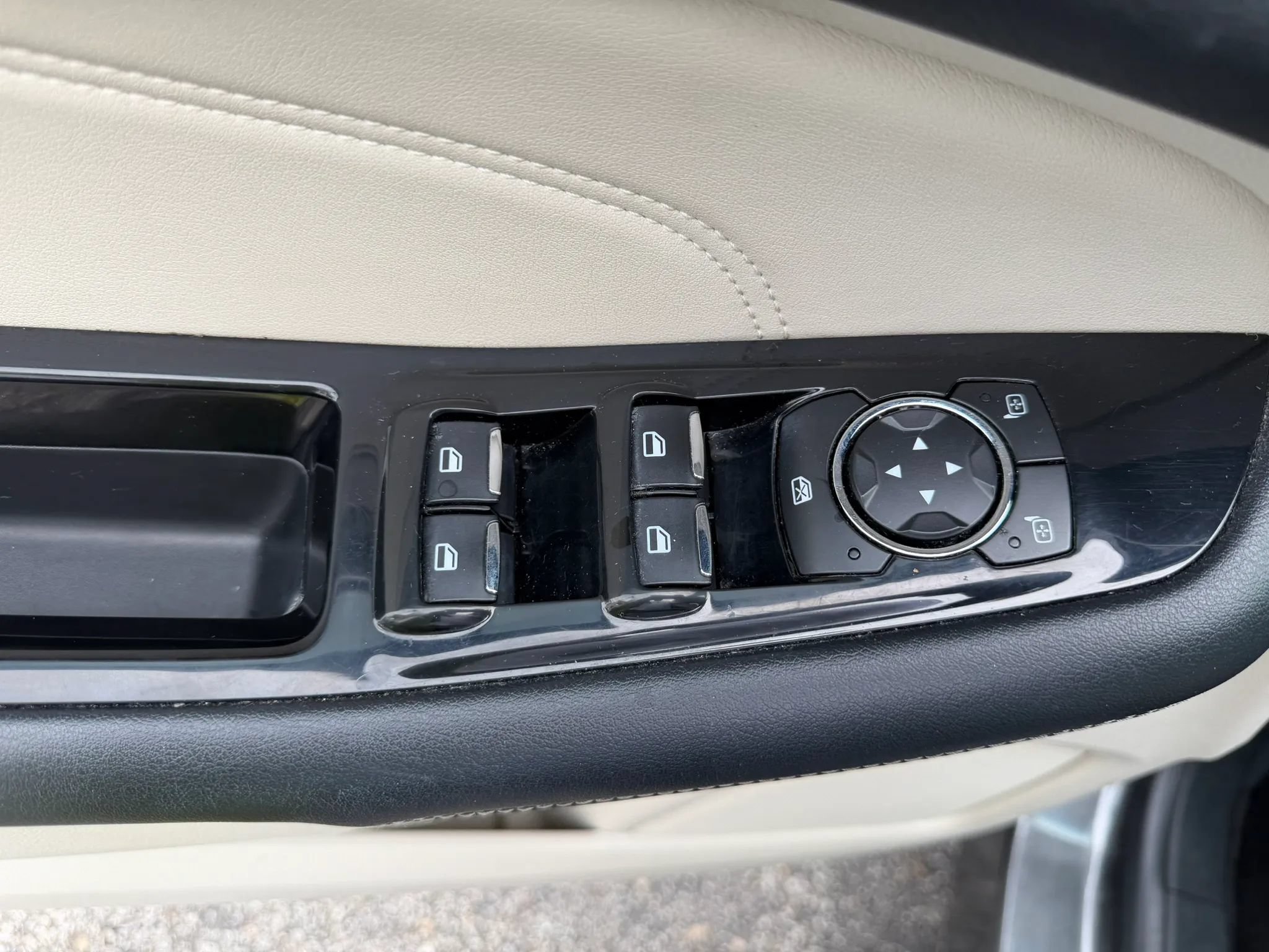 Used 2018 Ford Edge Titanium AWD/4WD image 12