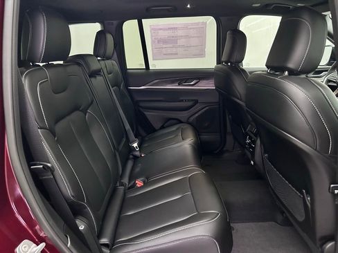 New 2025 Jeep Grand Cherokee Limited w/ Black Appearance Package image 21