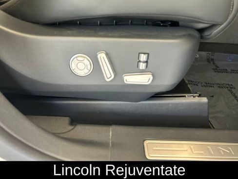 Used 2025 Lincoln Nautilus Reserve AWD/4WD image 28