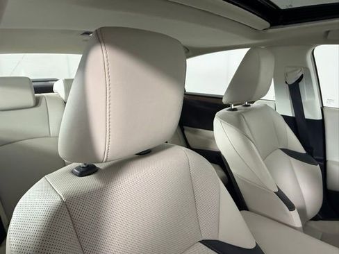 Certified 2025 Lexus ES 300h w/ Premium Package image 30