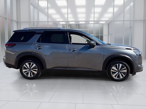 Certified 2023 Nissan Pathfinder SL FWD image 7