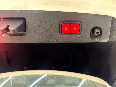 Used 2014 Mercedes-Benz CLS 550 4MATIC w/ Premium 1 Package image 13