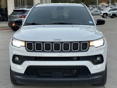 Used 2024 Jeep Compass Latitude image 6