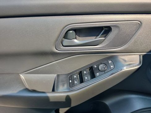 Used 2024 Nissan Rogue S AWD/4WD image 11