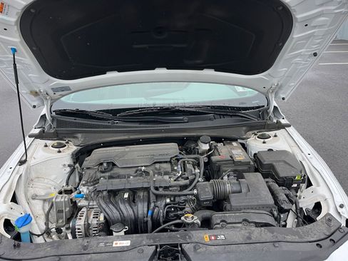 Used 2025 Hyundai Elantra SEL image 31