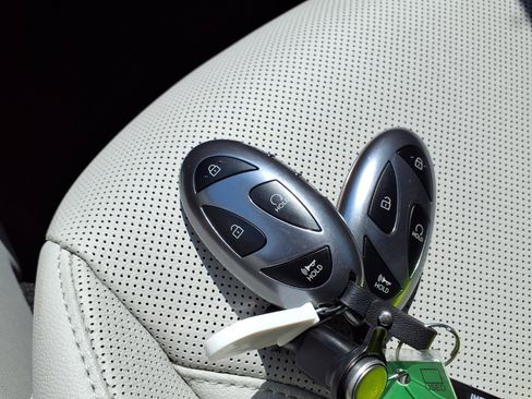 Used 2026 Hyundai Tucson Limited AWD/4WD image 19