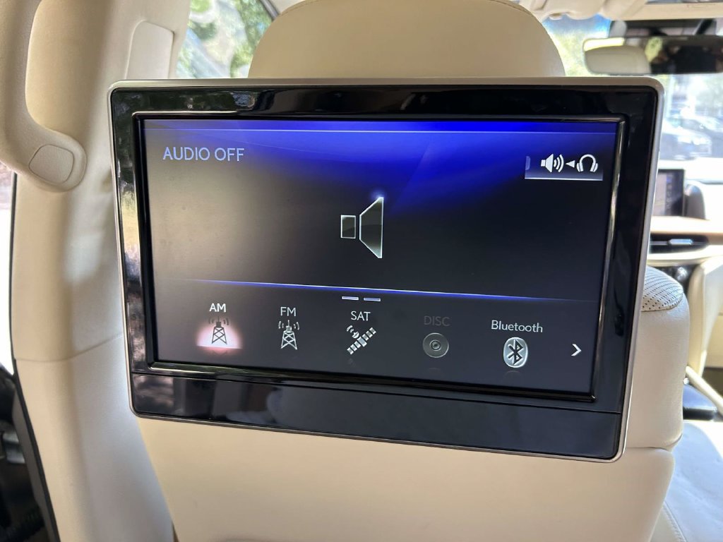 Used 2017 Lexus LX 570 4WD w/ Luxury Package image 10