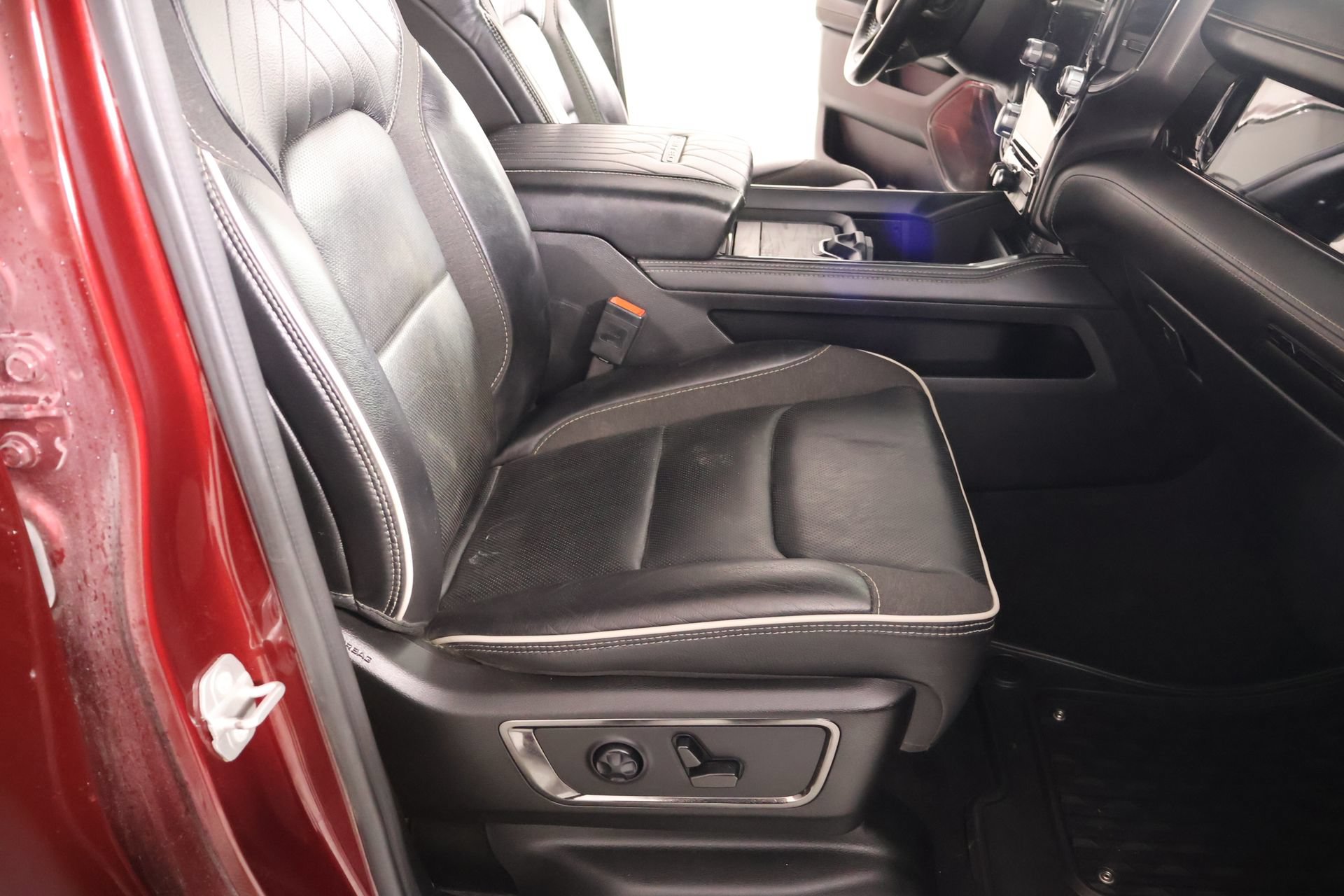 Used 2025 RAM 1500 Limited w/ Off Road Group AWD/4WD image 14