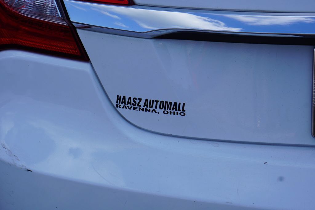 Used 2013 Chrysler 200 Touring FWD image 7