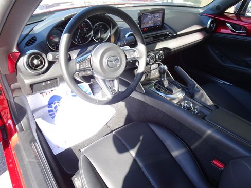 Used 2021 MAZDA MX-5 Miata Grand Touring RWD image 12