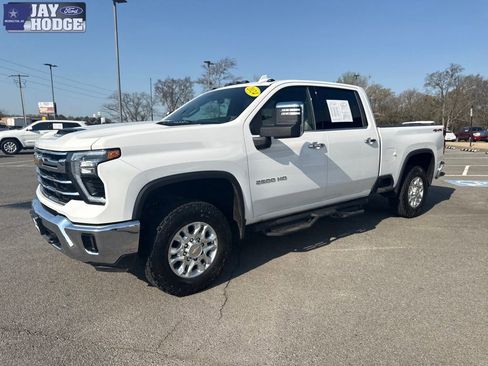 Used 2024 Chevrolet Silverado 2500 LTZ w/ LTZ Convenience Package AWD/4WD image 2