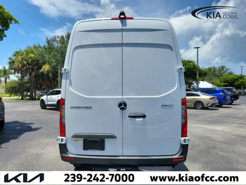Used 2025 Mercedes-Benz Sprinter 2500 image 8