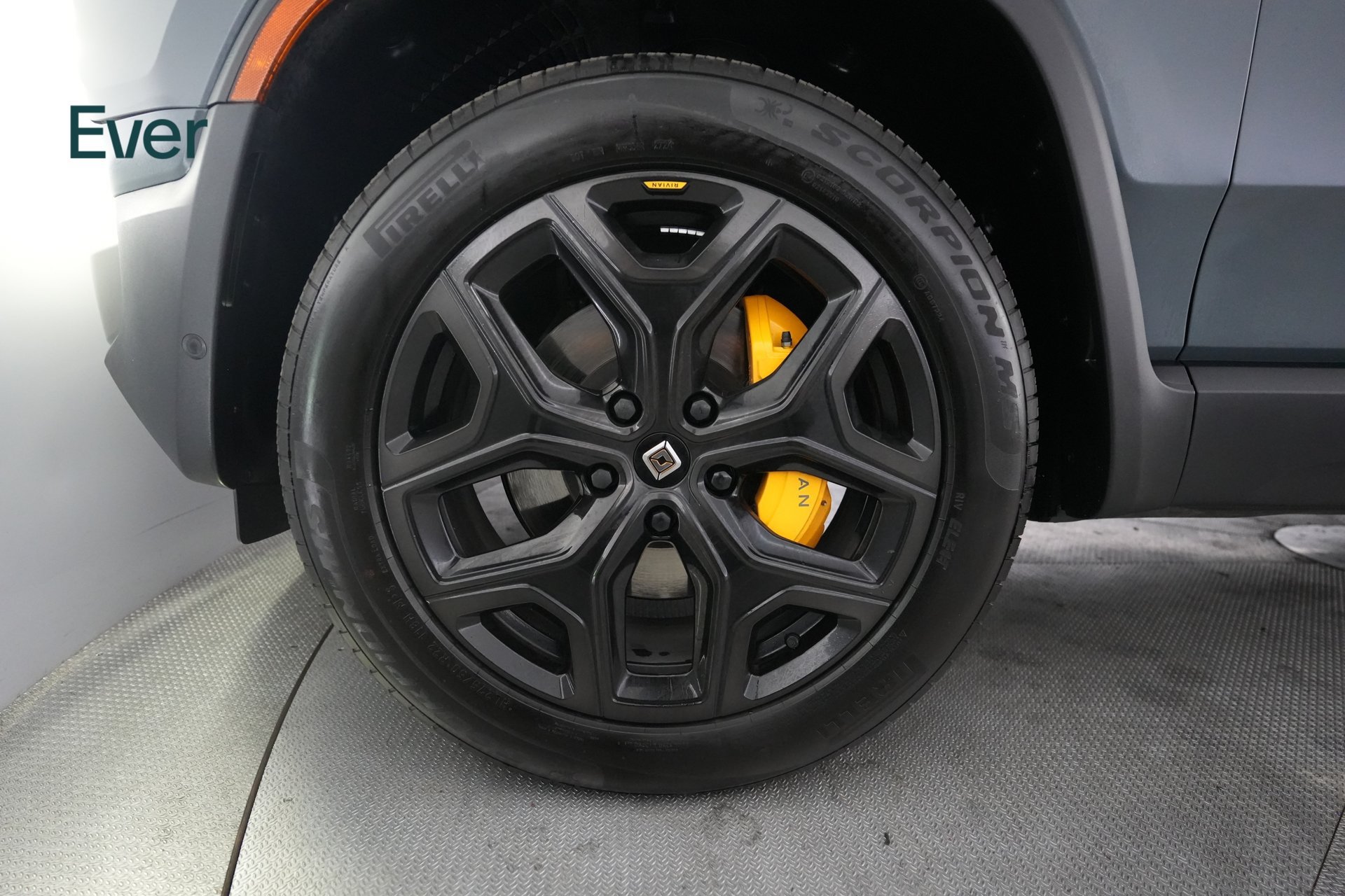 Used 2025 Rivian R1T Premium Tri AWD/4WD image 19