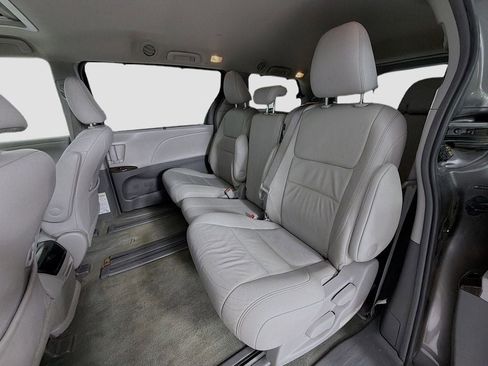 Used 2015 Toyota Sienna XLE image 26