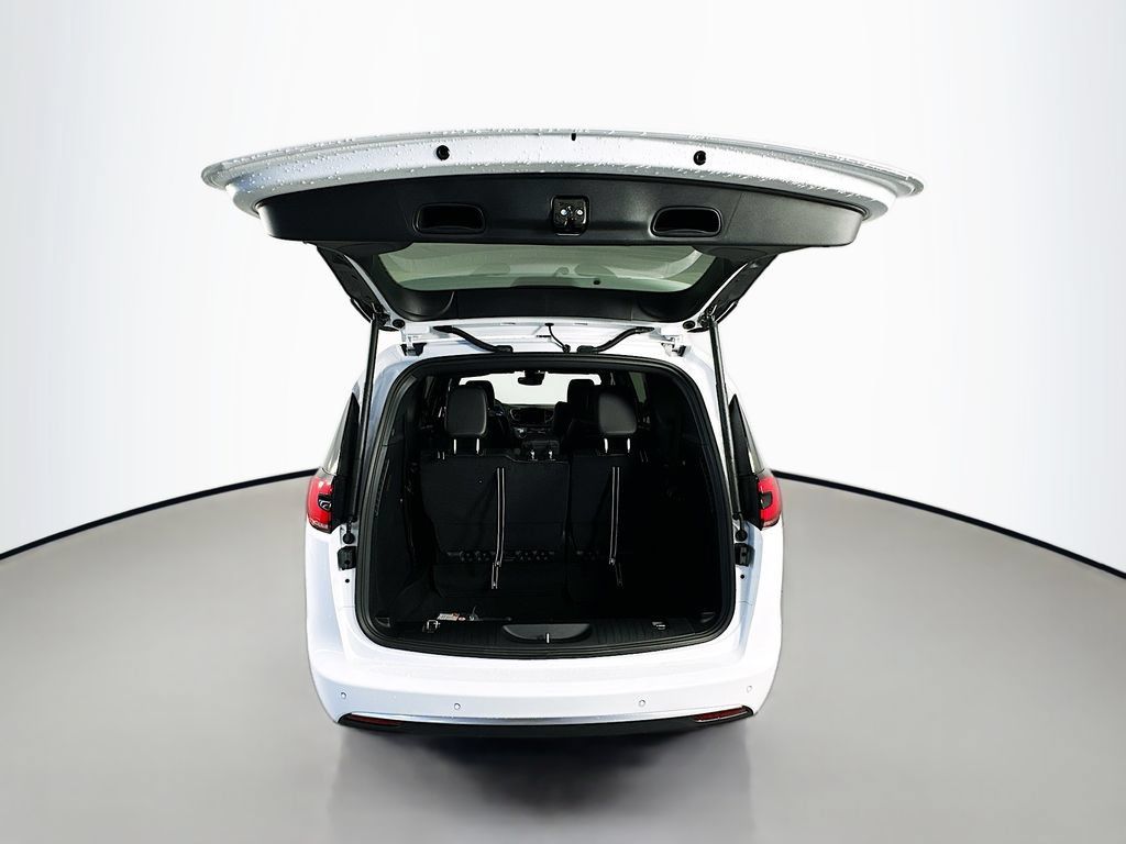 New 2027 Chrysler Pacifica Select FWD image 15