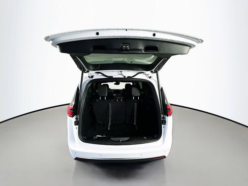 New 2027 Chrysler Pacifica Select FWD image 15