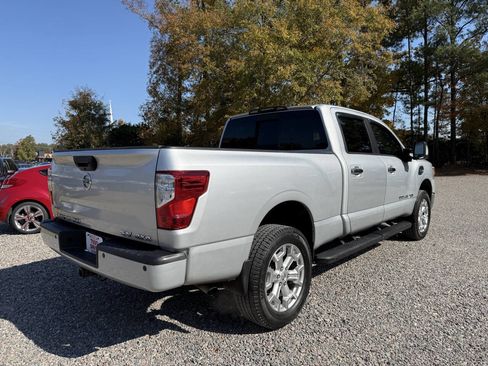 Used 2017 Nissan Titan SV image 8