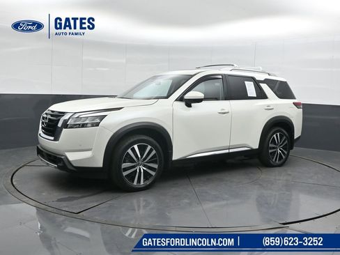 Used 2023 Nissan Pathfinder Platinum AWD/4WD image 7