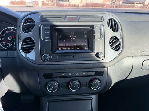 Used 2017 Volkswagen Tiguan Limited image 16
