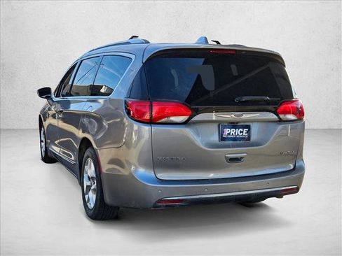 Used 2020 Chrysler Pacifica Limited image 7
