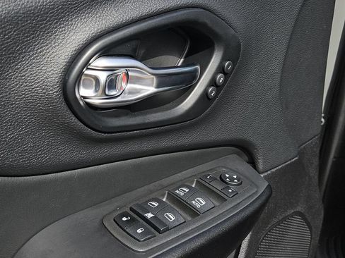 Used 2022 Jeep Cherokee Trailhawk w/ Sound & Nav Group AWD/4WD image 29