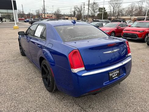 Used 2020 Chrysler 300 Touring w/ Sport Appearance Package RWD image 5