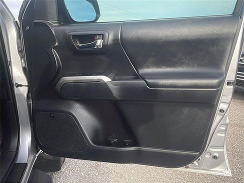 Used 2019 Toyota Tacoma Limited image 13