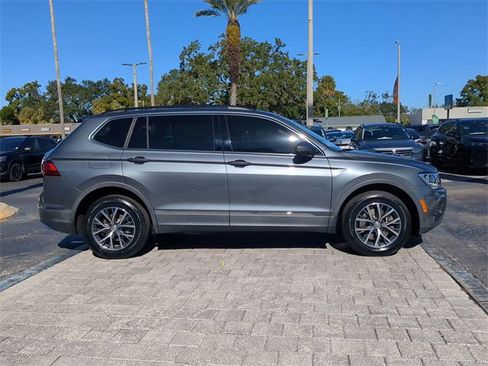 Certified 2020 Volkswagen Tiguan SE image 3