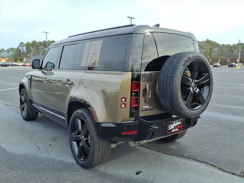 Used 2024 Land Rover Defender 110 X-Dynamic SE image 16