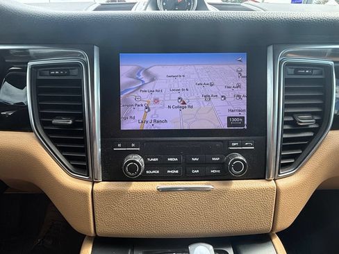 Used 2017 Porsche Macan AWD/4WD image 14