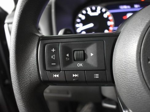 Used 2023 Nissan Rogue S image 14