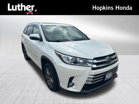 Used 2017 Toyota Highlander Limited Platinum AWD/4WD image 1