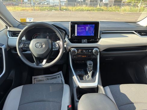Used 2025 Toyota RAV4 XLE FWD image 18