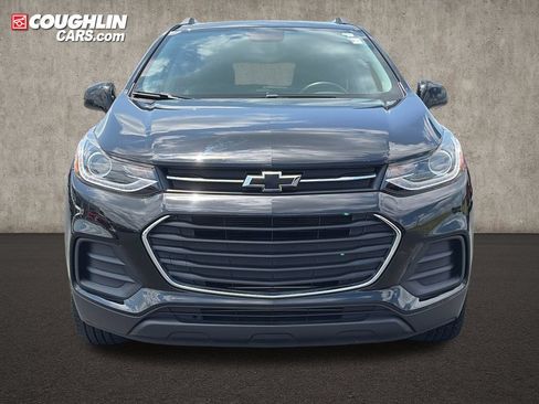 Used 2022 Chevrolet Trax LT w/ Midnight Edition AWD/4WD image 2