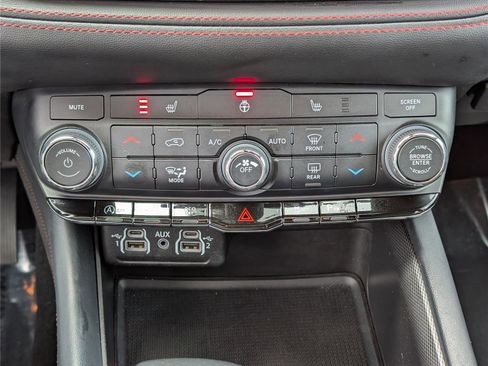 Used 2023 Dodge Durango GT image 24