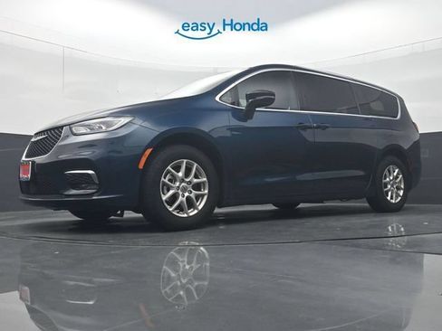 Used 2025 Chrysler Pacifica Select FWD image 29