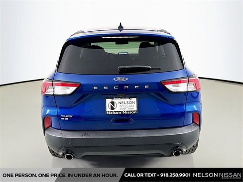 Used 2022 Ford Escape SE w/ SE Sport Appearance Package image 6