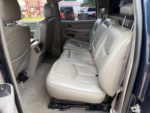 Used 2006 Chevrolet Avalanche Z71 w/ Sun And Sound Package AWD/4WD image 13