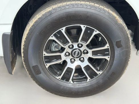 Certified 2024 Nissan Titan SV w/ SV Convenience Package RWD image 10