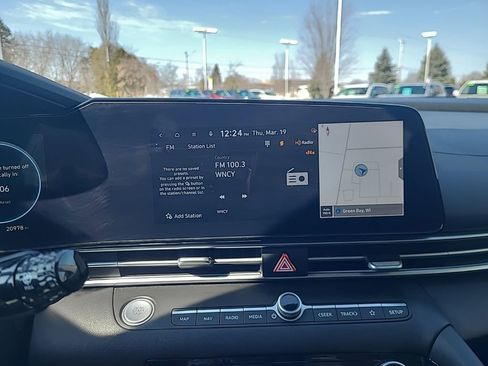 Used 2025 Hyundai Elantra Limited FWD image 22
