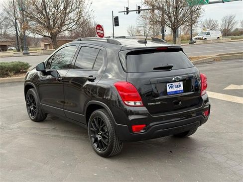 Used 2022 Chevrolet Trax LT w/ Premium Seat Package image 3
