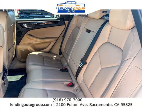 Used 2020 Porsche Macan AWD/4WD image 17