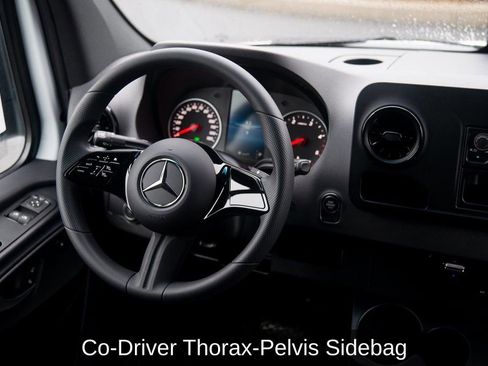 Used 2025 Mercedes-Benz Sprinter 2500 image 35